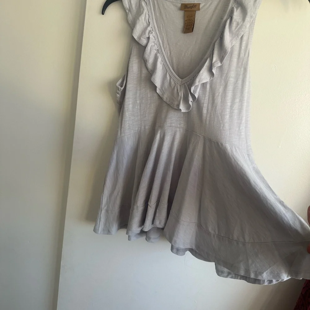Wrangler Light Gray Ruffle V-Neck Tank Top - Picture 8 of 9